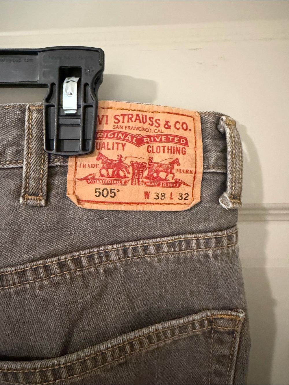 Levi's Straight Fit Men's Jeans in Gray 38W/32L